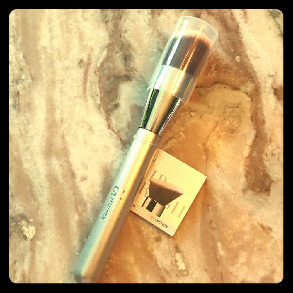 it Cosmetics Complexion Perfection Makeup Brush